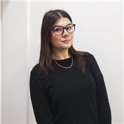 Studentessa universitaria offre servizio di aiuto compiti